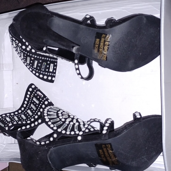 Stilettos - Picture 3 of 9